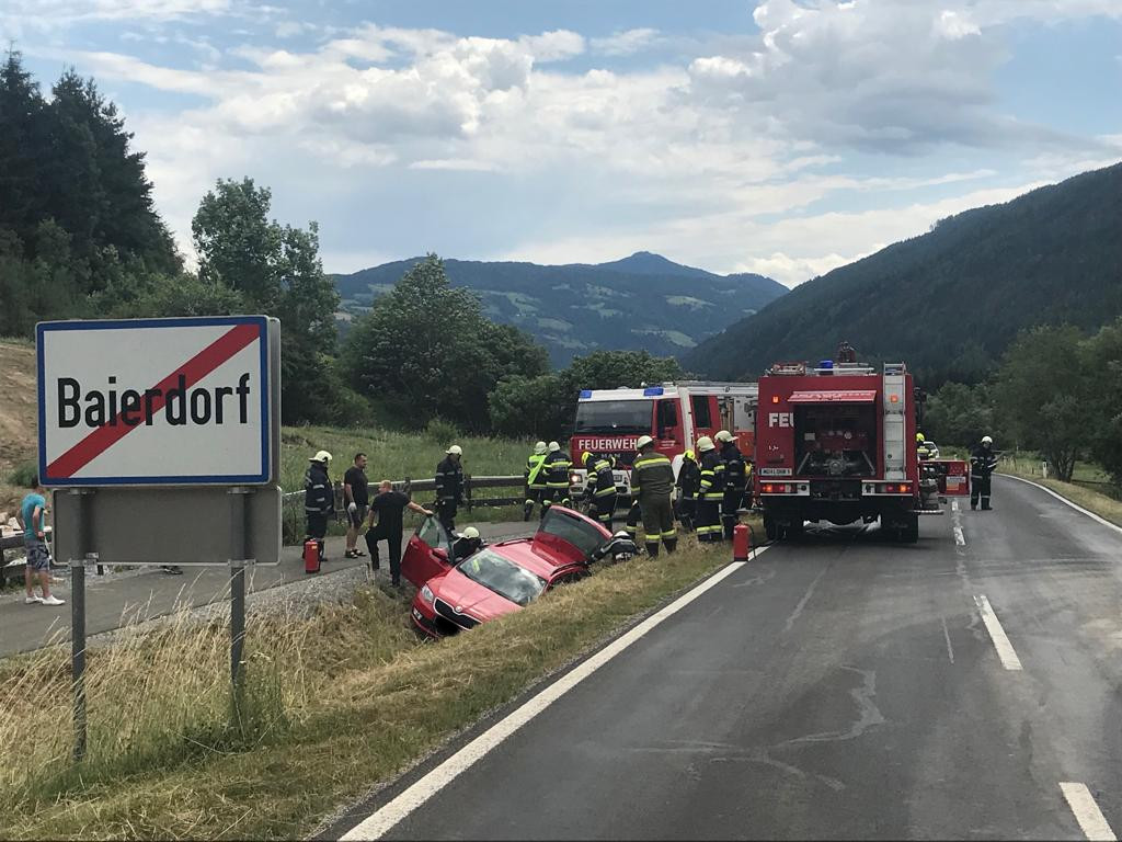 T-10  Verkehrsunfall mit eingeklemmter Person